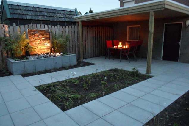 luxe tuinoverkapping, met een natuurstenen terras. moderne achtertuin aanleggen in Tilburg De Moer Loon op Zand Tilburg Reeshof Breda Vught Waarle Veldhoven